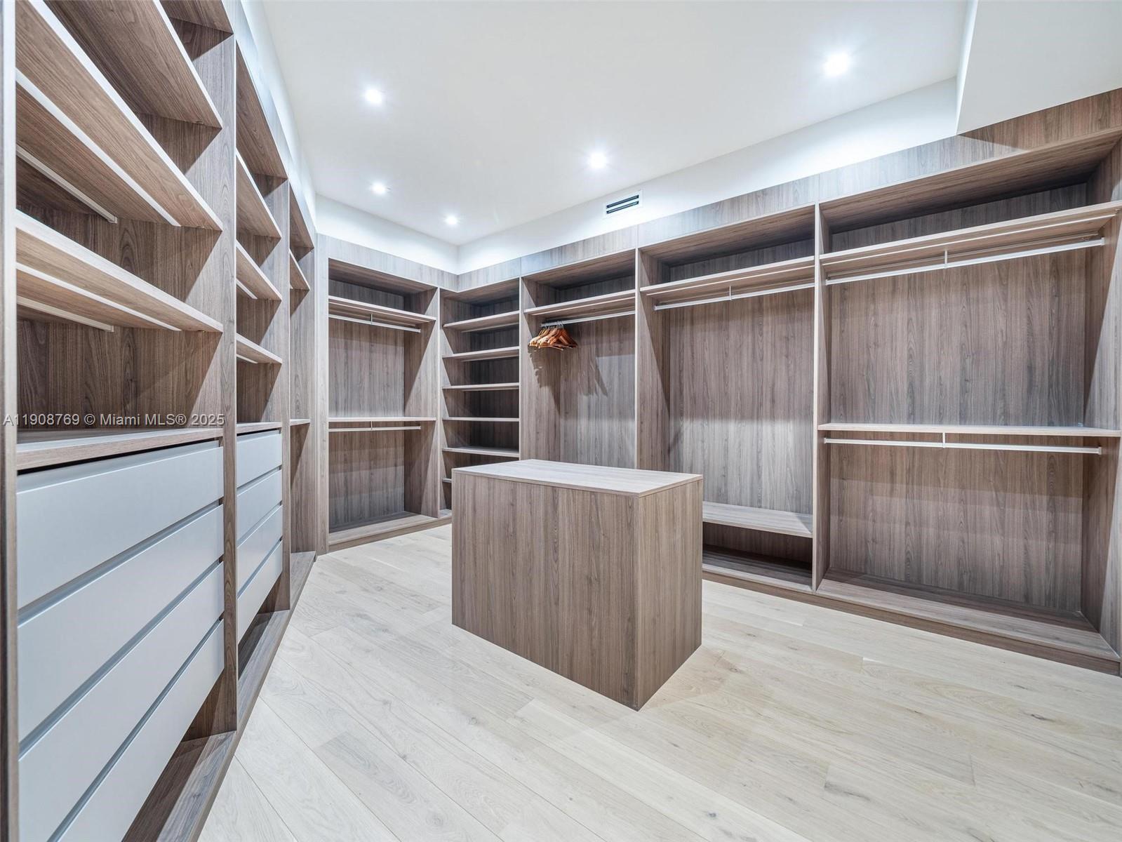 SAN SOUCI ESTATES - Residential Lease