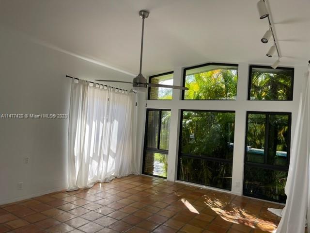 HOLLYWOOD LAKES SECTION - Residential