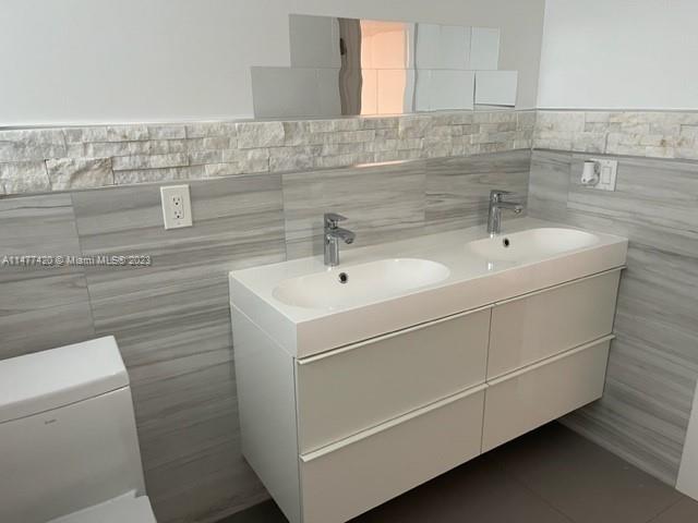 HOLLYWOOD LAKES SECTION - Residential