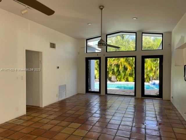 HOLLYWOOD LAKES SECTION - Residential