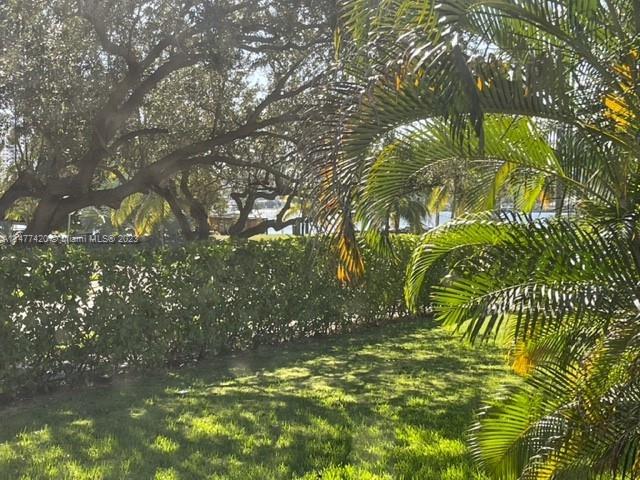 HOLLYWOOD LAKES SECTION - Residential