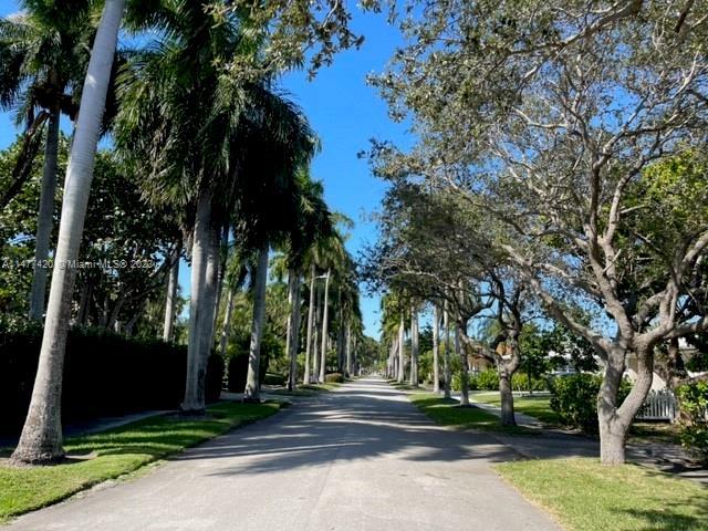 HOLLYWOOD LAKES SECTION - Residential