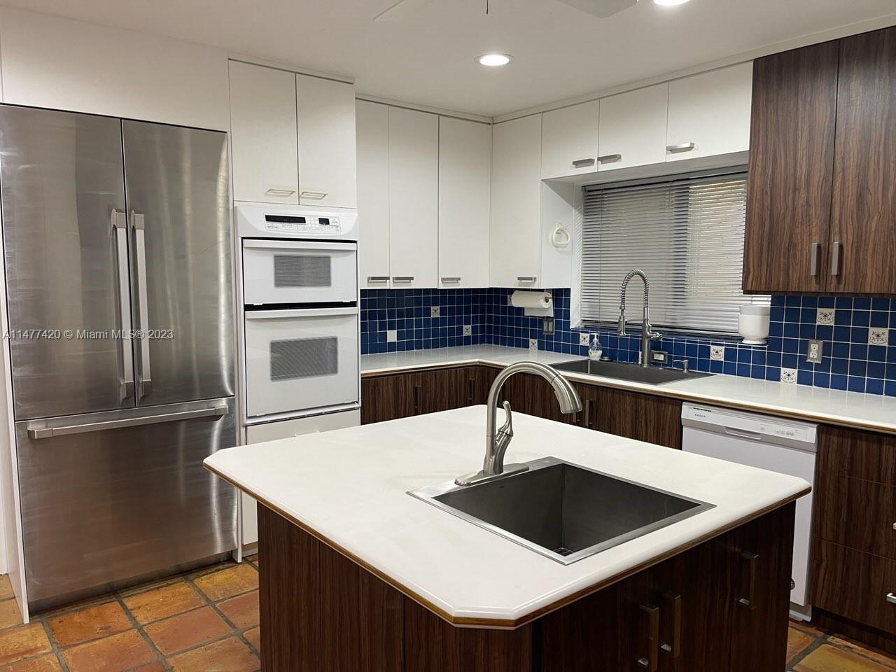 HOLLYWOOD LAKES SECTION - Residential