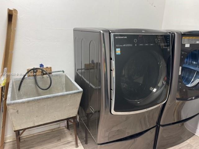 HOLLYWOOD LAKES SECTION - Residential