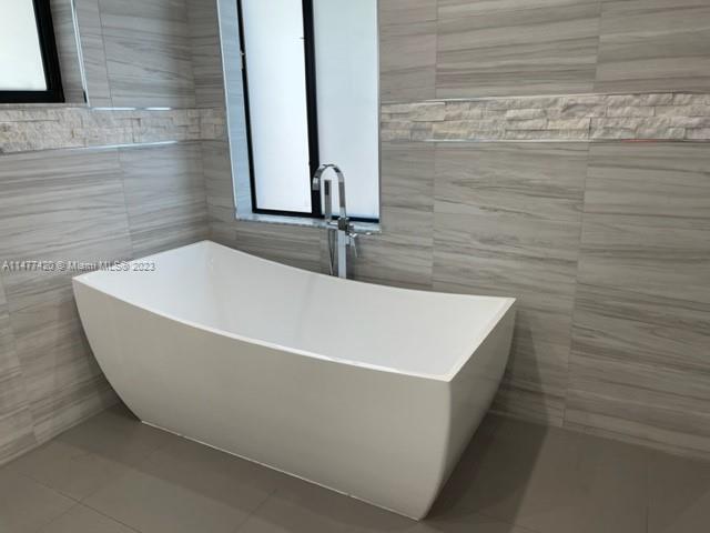 HOLLYWOOD LAKES SECTION - Residential