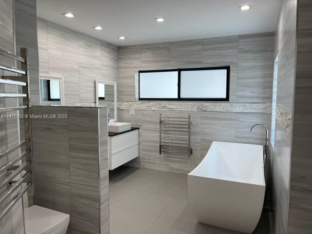 HOLLYWOOD LAKES SECTION - Residential