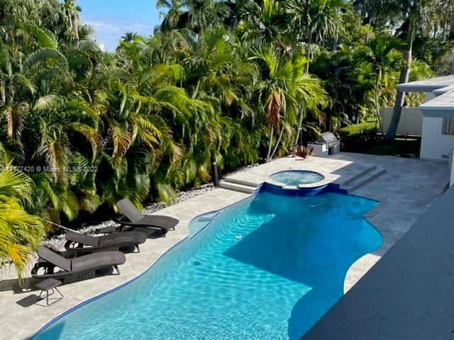 HOLLYWOOD LAKES SECTION - Residential