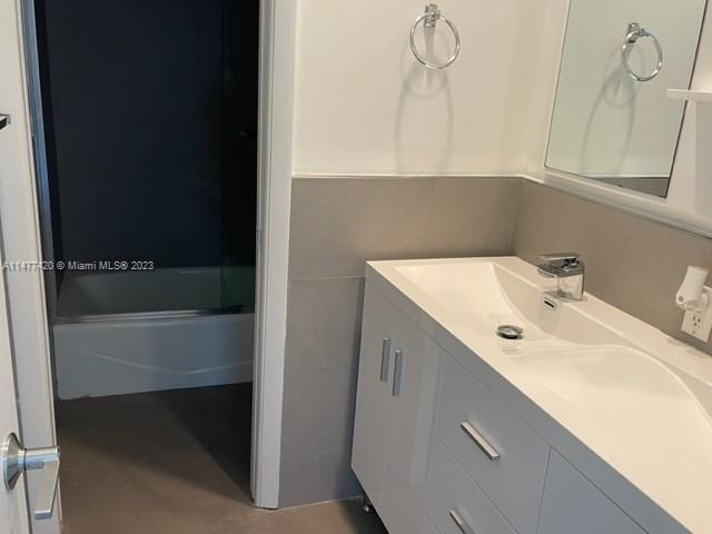 HOLLYWOOD LAKES SECTION - Residential