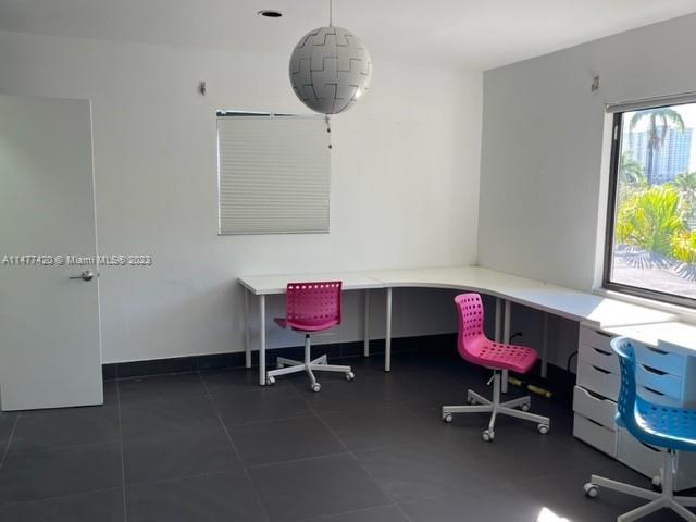 HOLLYWOOD LAKES SECTION - Residential