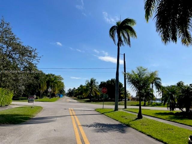 HOLLYWOOD LAKES SECTION - Residential