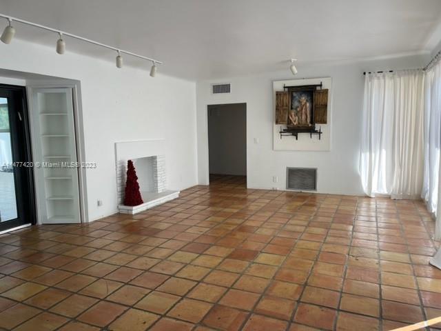 HOLLYWOOD LAKES SECTION - Residential