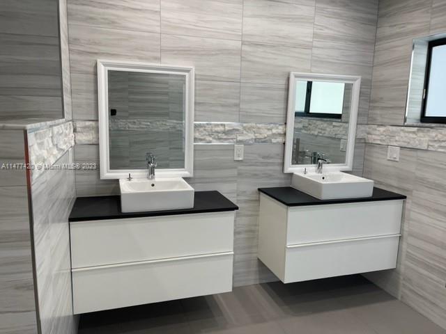 HOLLYWOOD LAKES SECTION - Residential