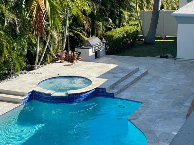 HOLLYWOOD LAKES SECTION - Residential