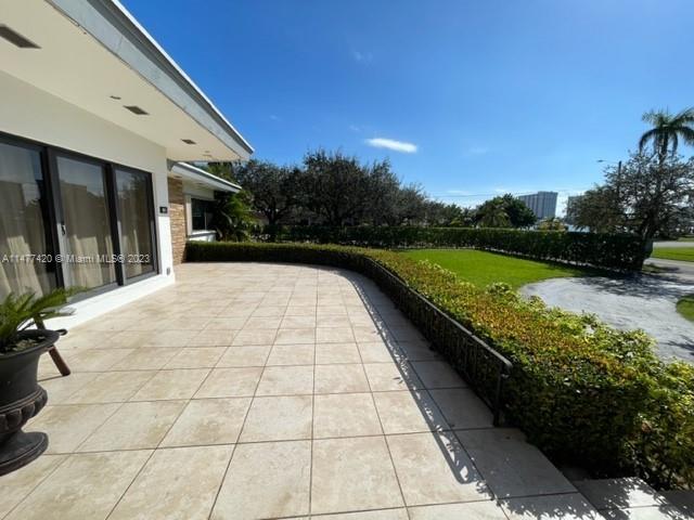 HOLLYWOOD LAKES SECTION - Residential