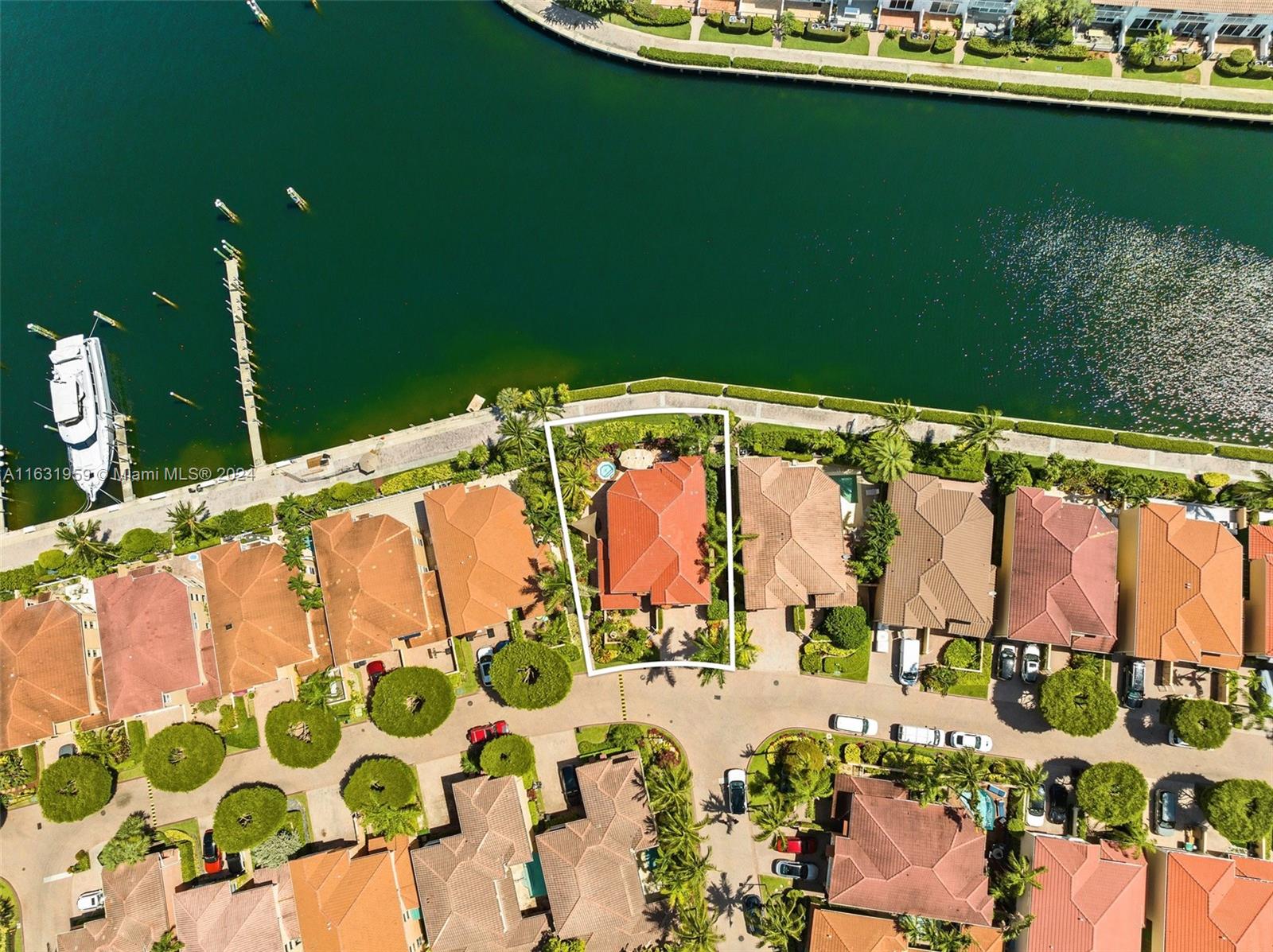 ISLAND WAY - Residential