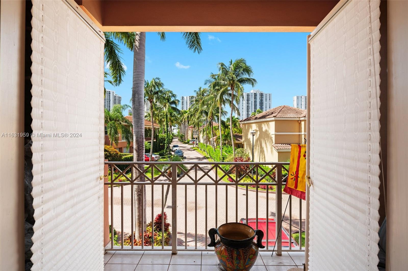 ISLAND WAY - Residential