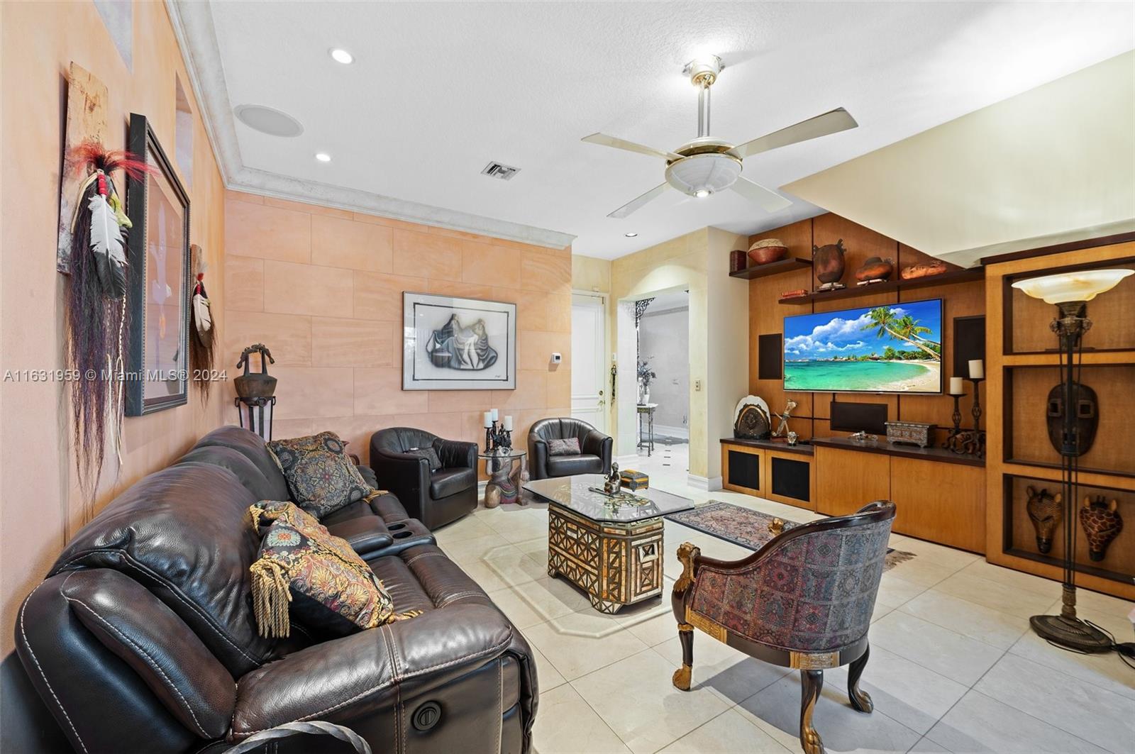 ISLAND WAY - Residential