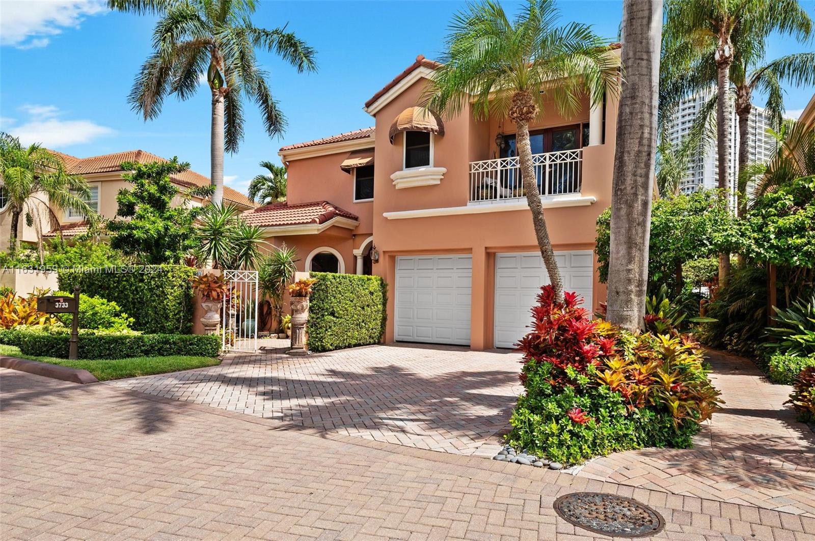 ISLAND WAY - Residential