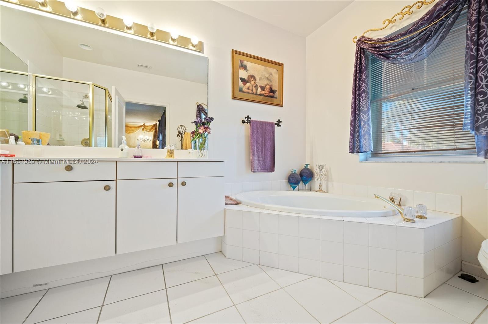 ISLAND WAY - Residential