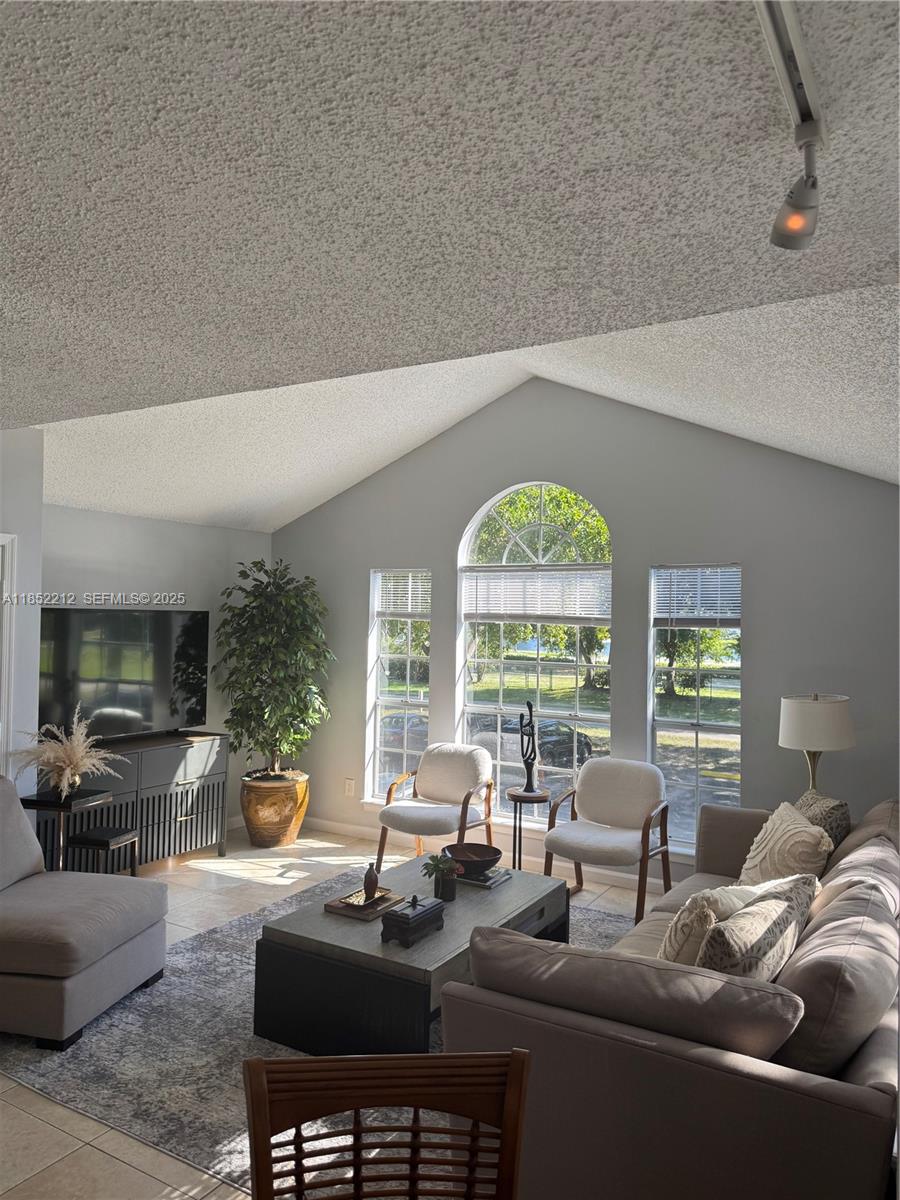 BAHIA AT DELRAY CONDO - Residential Lease