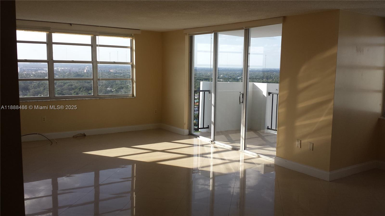 COMMODORE PLAZA - Residential