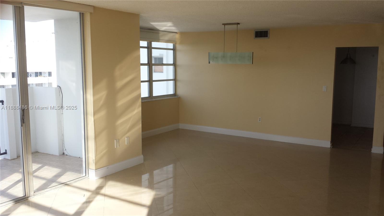 COMMODORE PLAZA - Residential