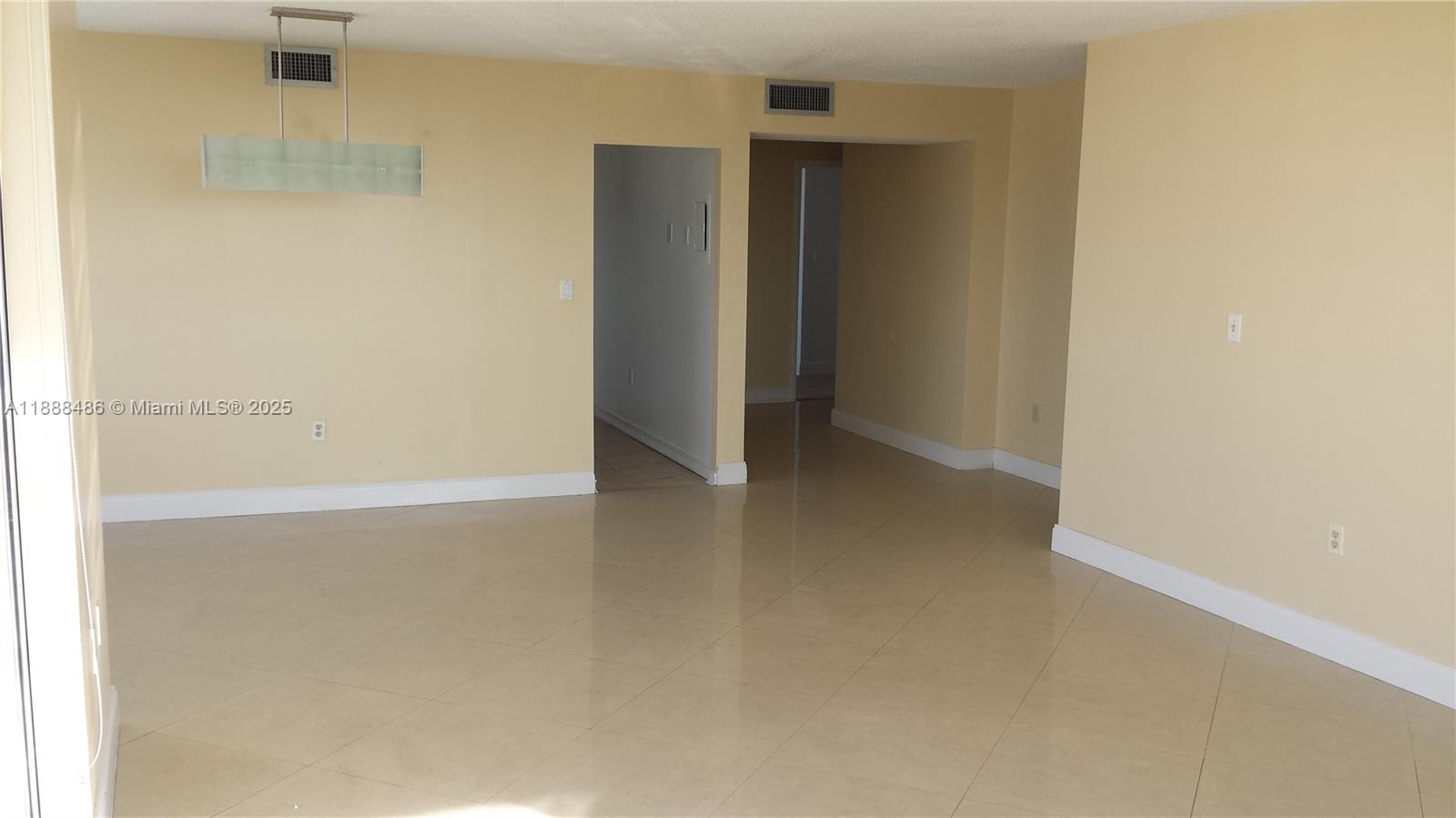 COMMODORE PLAZA - Residential