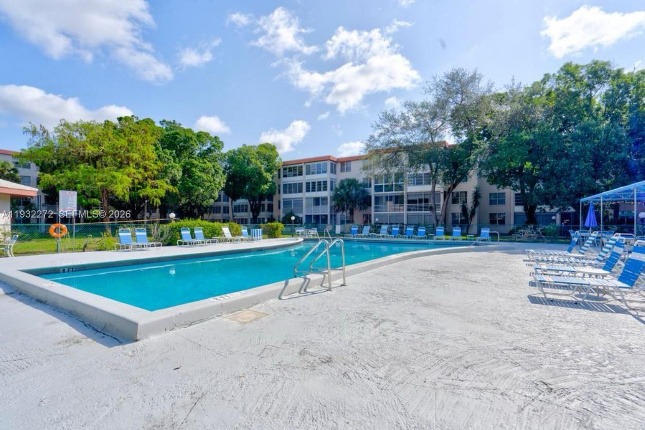 CYPRESS CHASE CONDO NO 3 - Residential