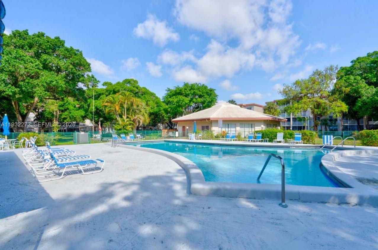 CYPRESS CHASE CONDO NO 3 - Residential