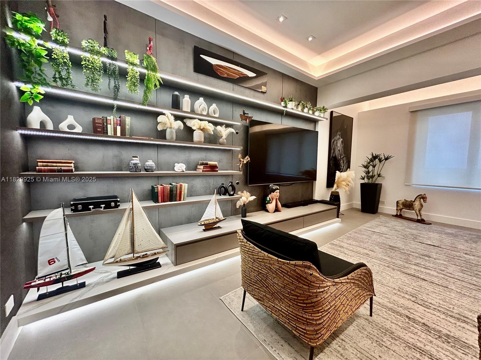 2301 Collins Ave 1634/1635, Miami Beach, FL, 33139/$3,390,000 3 2301 Collins Ave 1634/1635