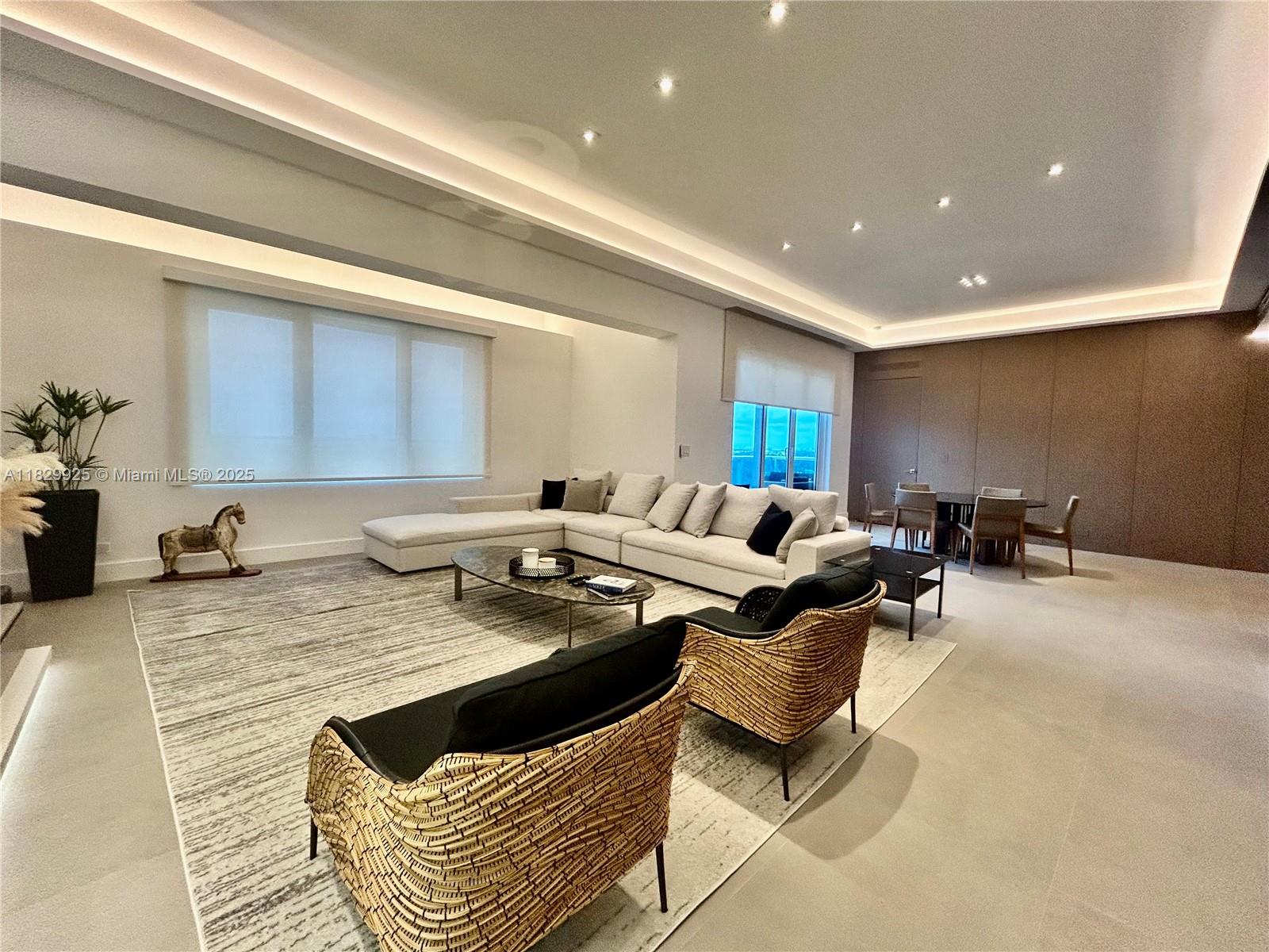 2301 Collins Ave 1634/1635, Miami Beach, FL, 33139/$3,390,000 4 2301 Collins Ave 1634/1635