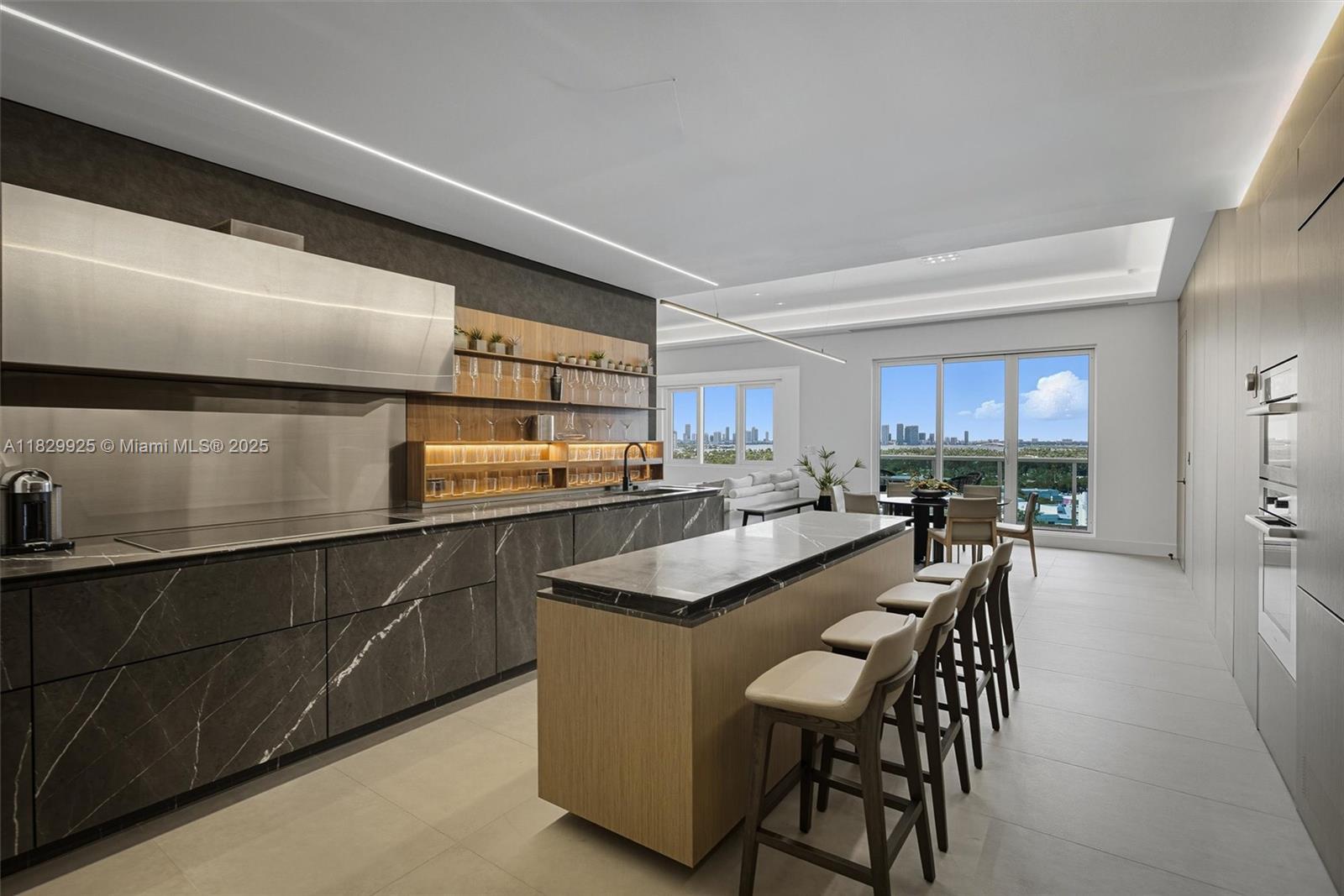 2301 Collins Ave 1634