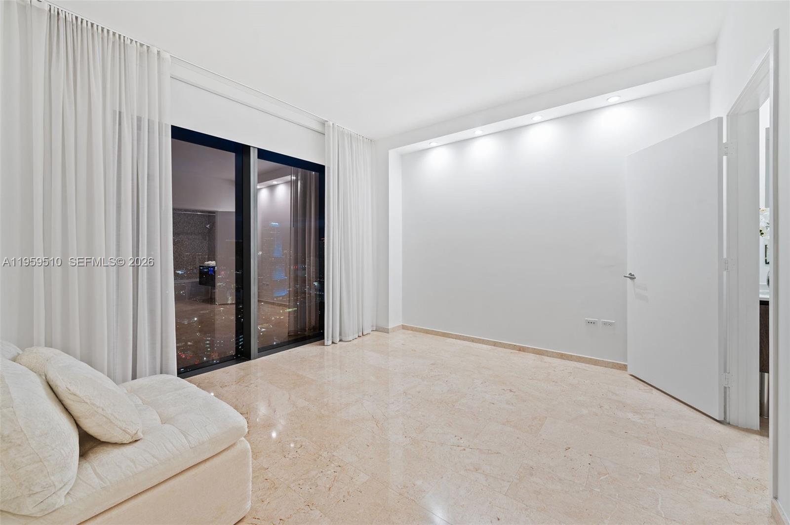 RISE CONDO - Residential