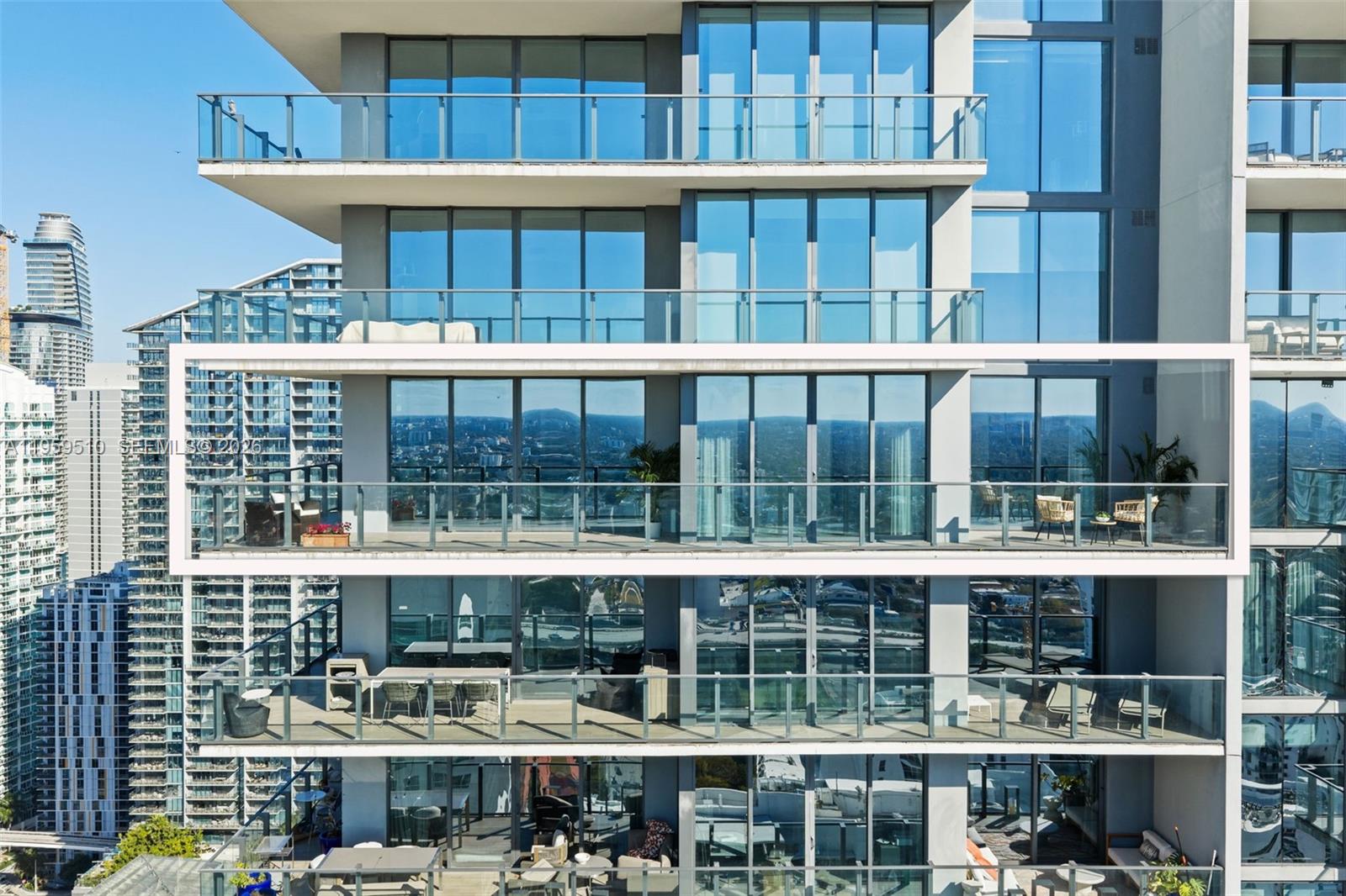 RISE CONDO - Residential