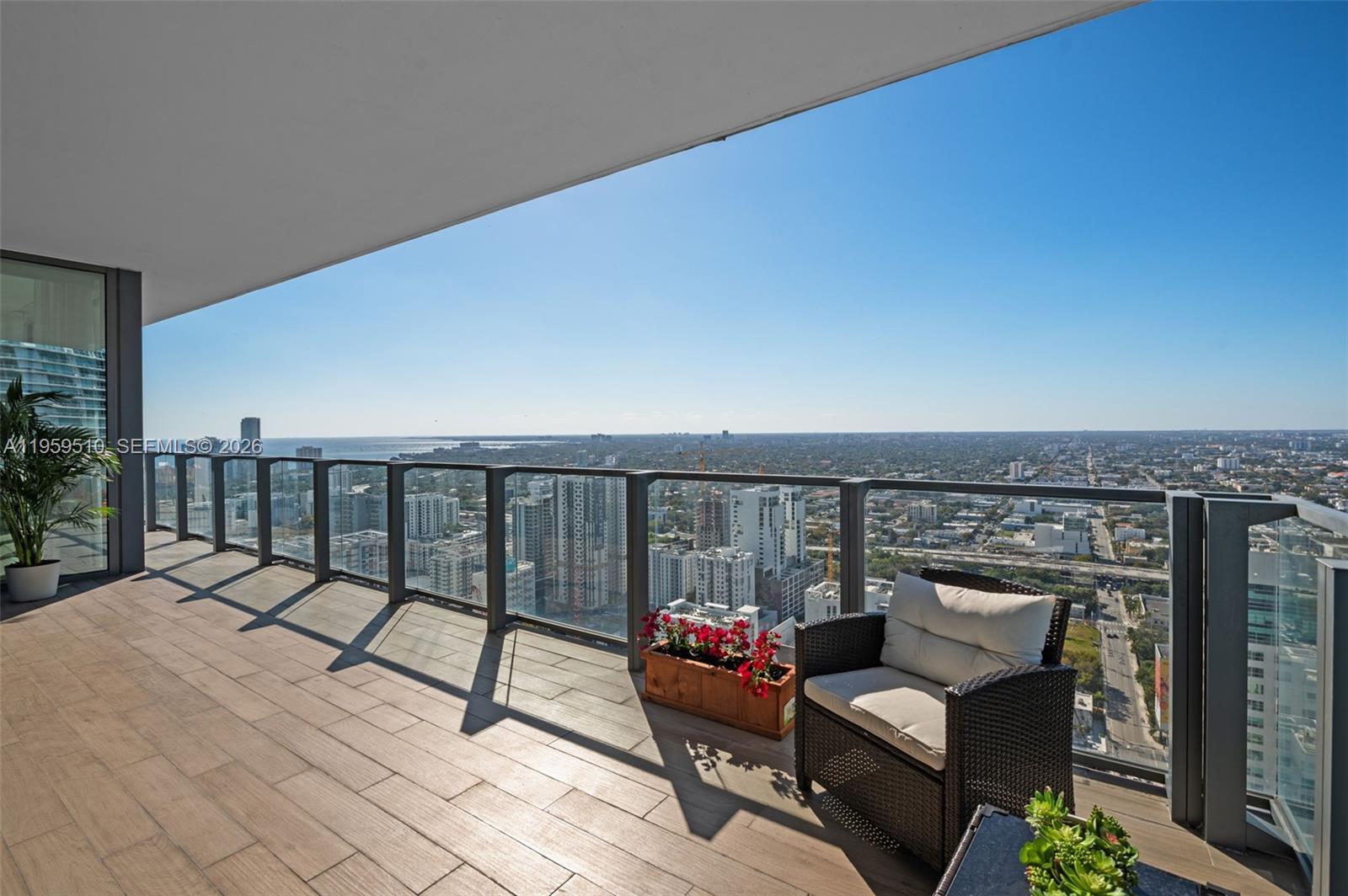 RISE CONDO - Residential