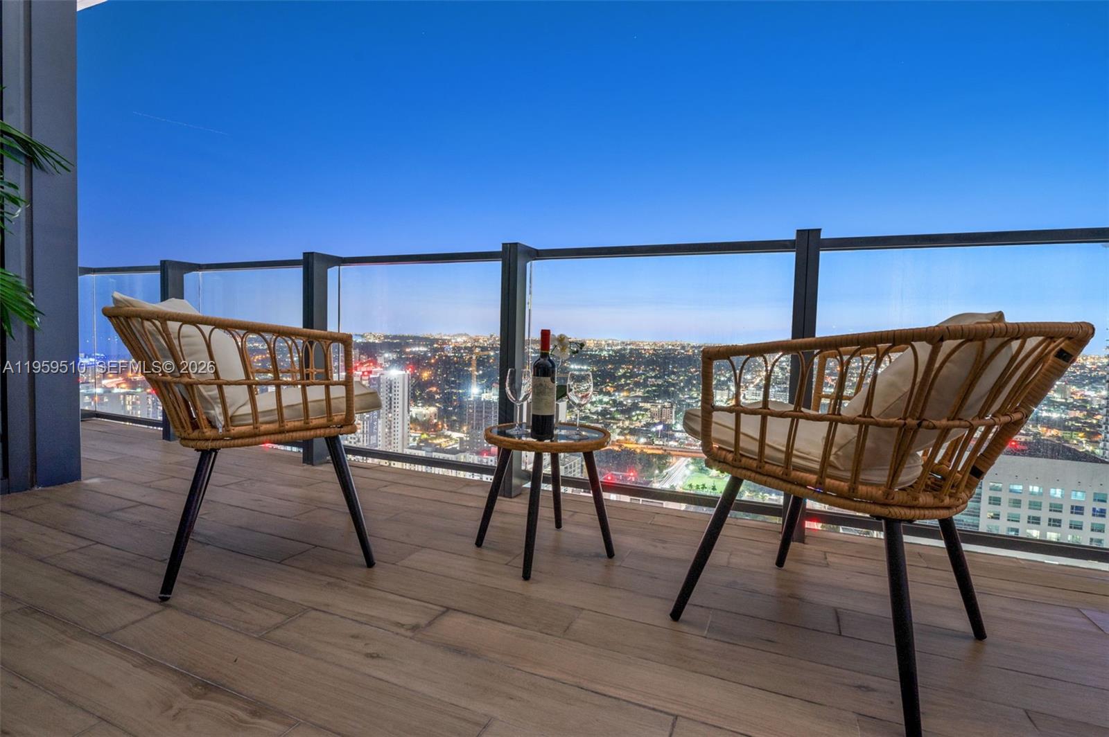 RISE CONDO - Residential