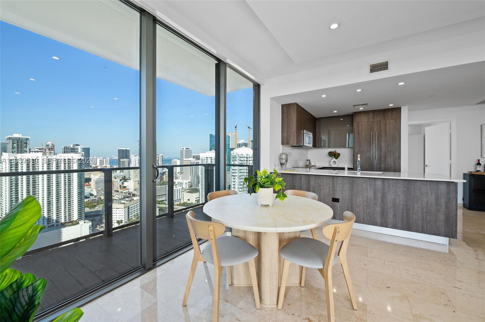 RISE CONDO - Residential