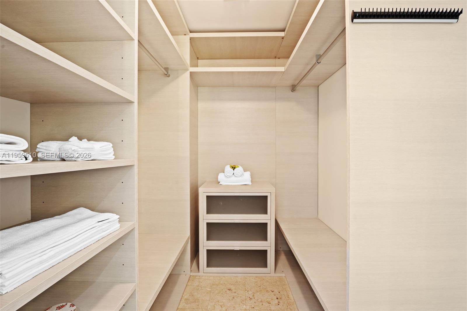 RISE CONDO - Residential