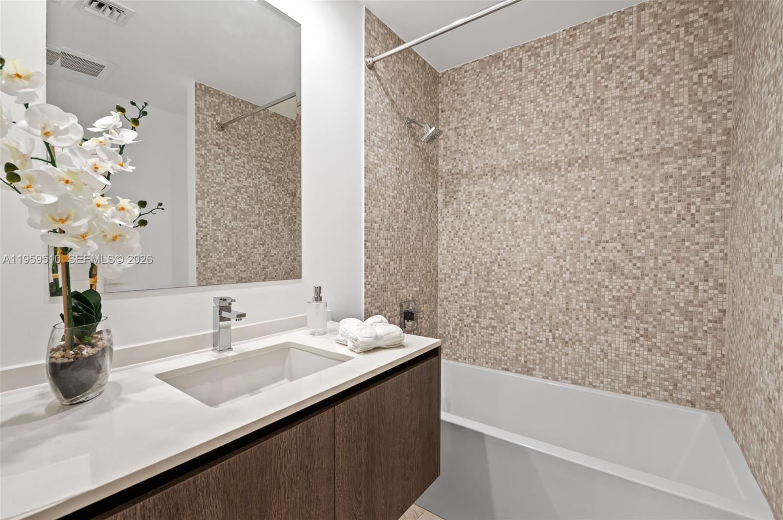 RISE CONDO - Residential