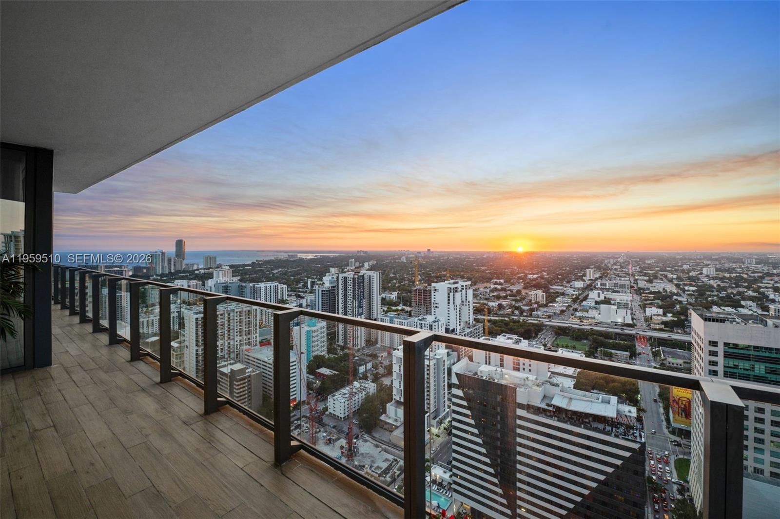 RISE CONDO - Residential