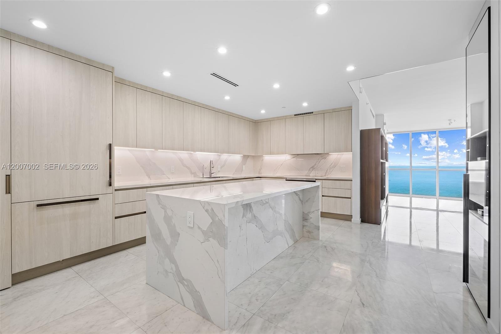 100 S Pointe Dr 2107