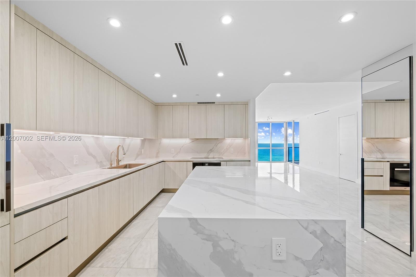 100 S Pointe Dr 2107