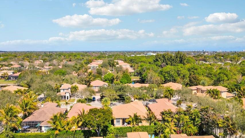 PINES ON PENNOCK LANE PUD - Residential Lease