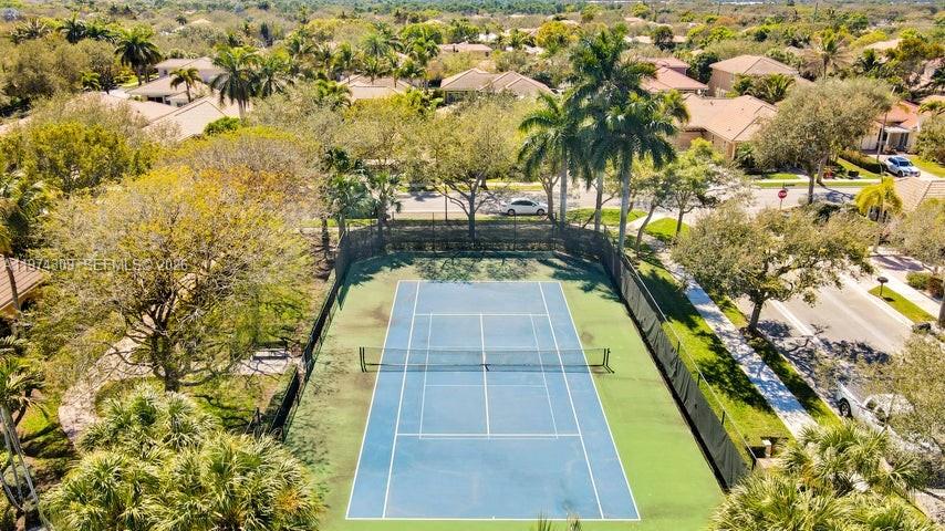 PINES ON PENNOCK LANE PUD - Residential Lease