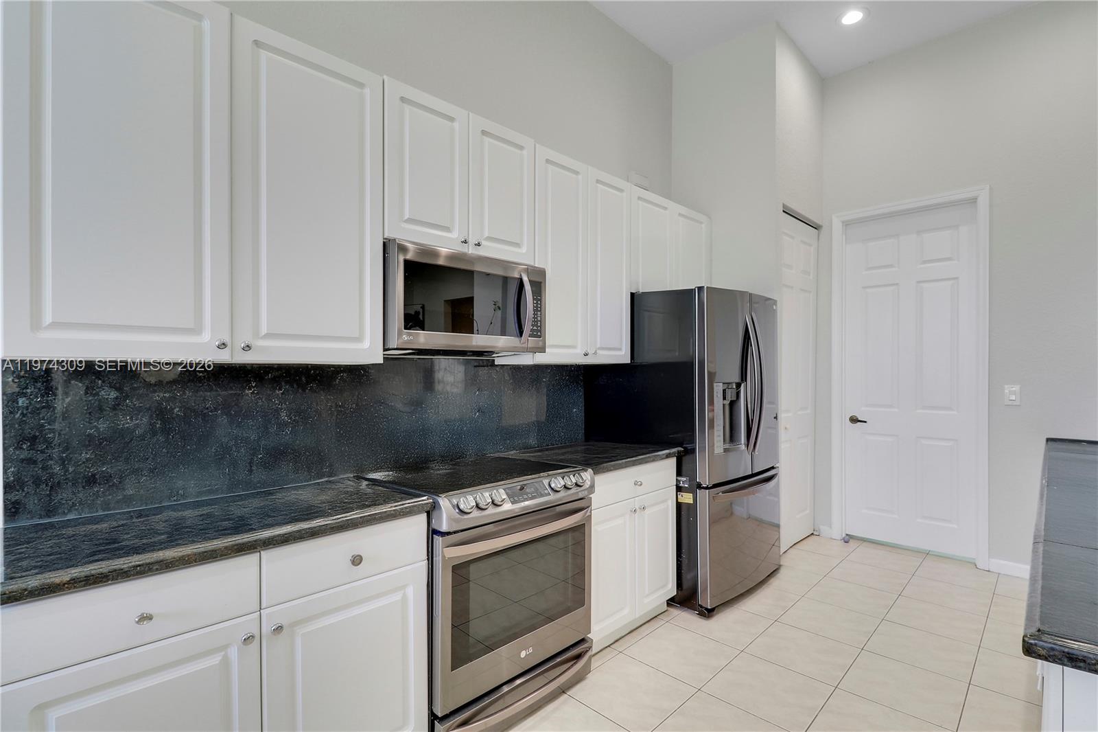 PINES ON PENNOCK LANE PUD - Residential Lease