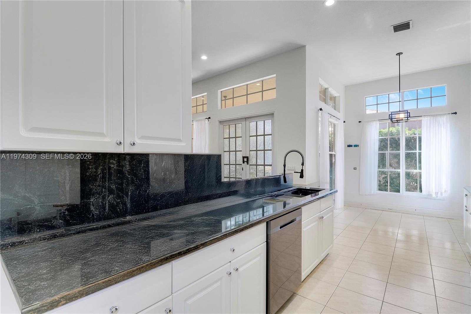 PINES ON PENNOCK LANE PUD - Residential Lease