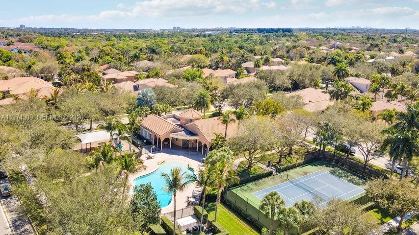 PINES ON PENNOCK LANE PUD - Residential Lease