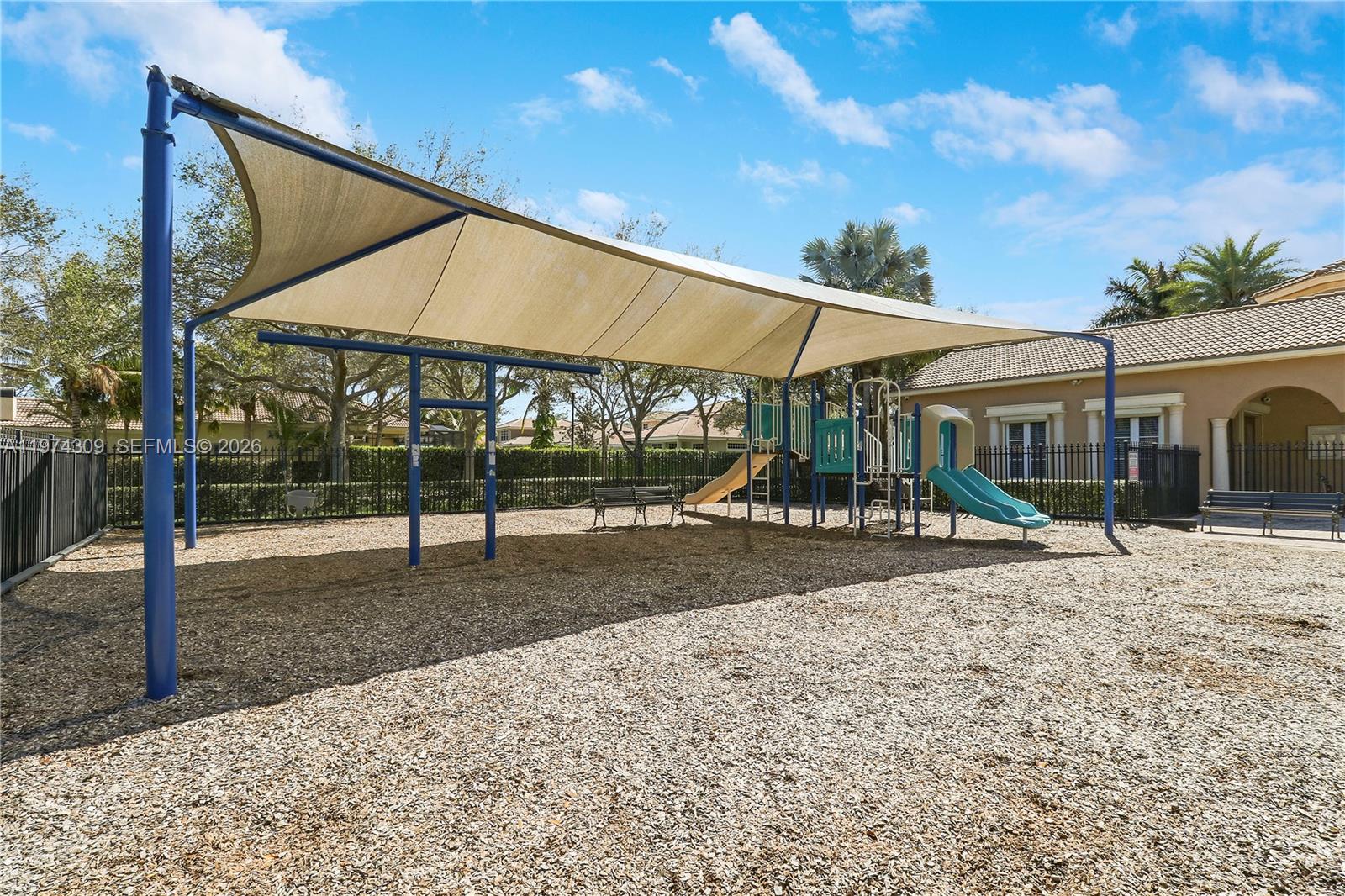 PINES ON PENNOCK LANE PUD - Residential Lease