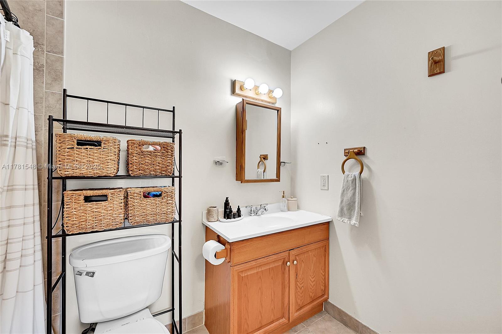 ISLA MERITA HOMES II COND - Residential