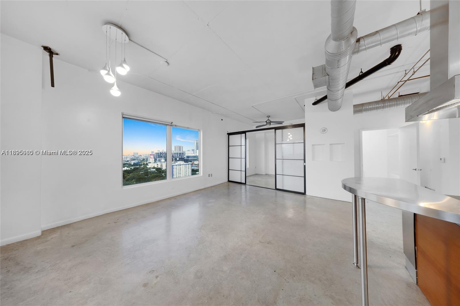 10 SW South River Dr PHI15